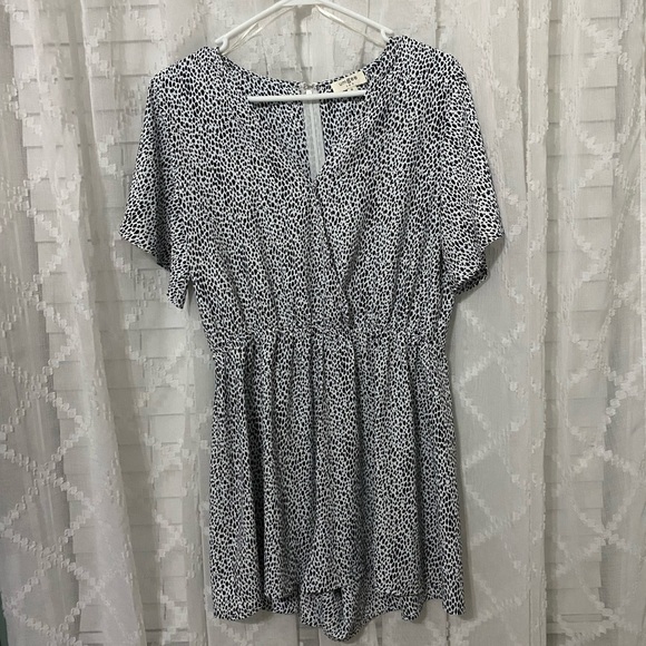 UMGEE Black and White Spotted Romper - Picture 1 of 7